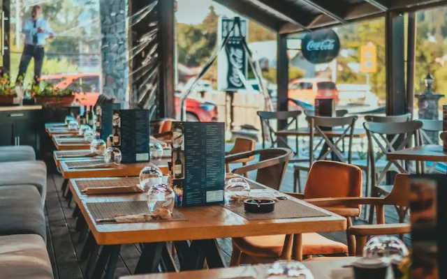 Suru Hotel & Restaurant
