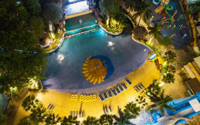 Jin Debao Kaiyue International Hot Spring Resort Hotel – Pool – Meizhou