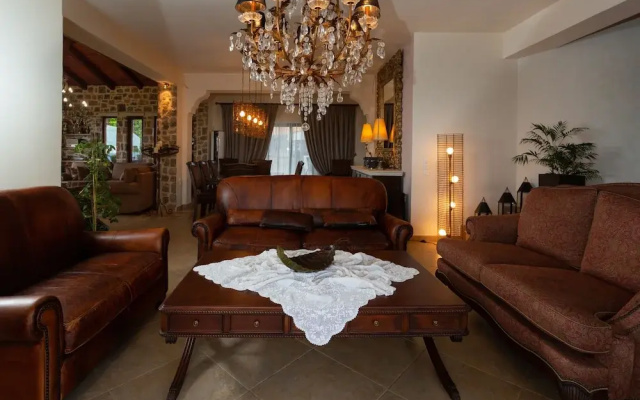 Luxury Villa Golden Crest with pool