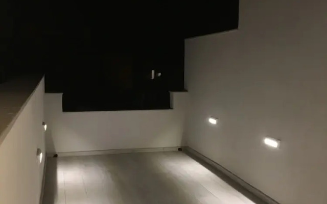 Seafront Penthouse Triplex- Roof Terrace & Hot Tub