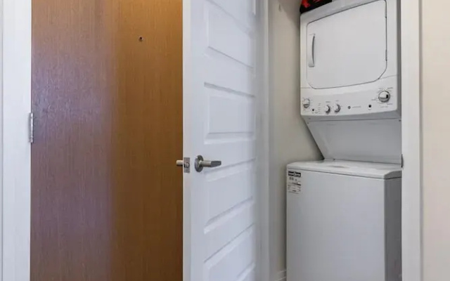 Premium 1 Bed w Rental Car Netflix Amazon