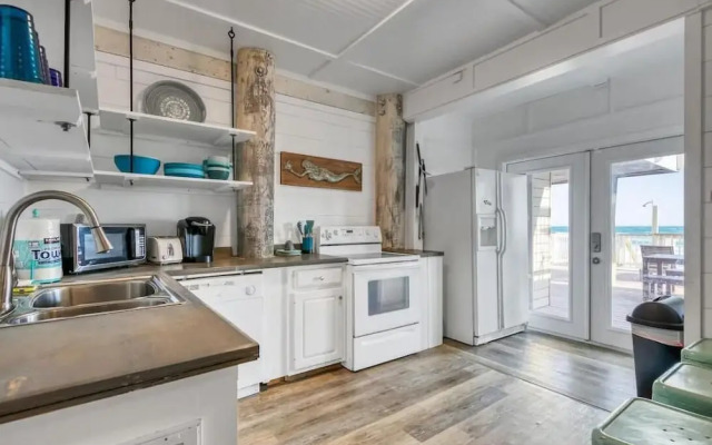 Green Reef #6- Beachfront Bliss