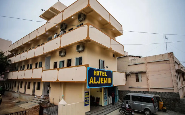 Oyo 26646 Hotel Aljemin