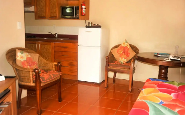 Dorothy's Muri Beach Bungalows
