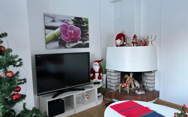 Tilava talo lähellä keskustaa