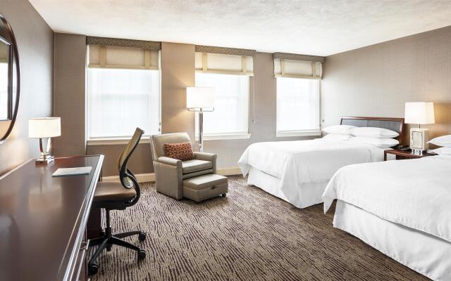 Sheraton Commander Hotel