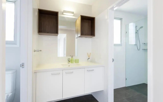 7 Roseby Court