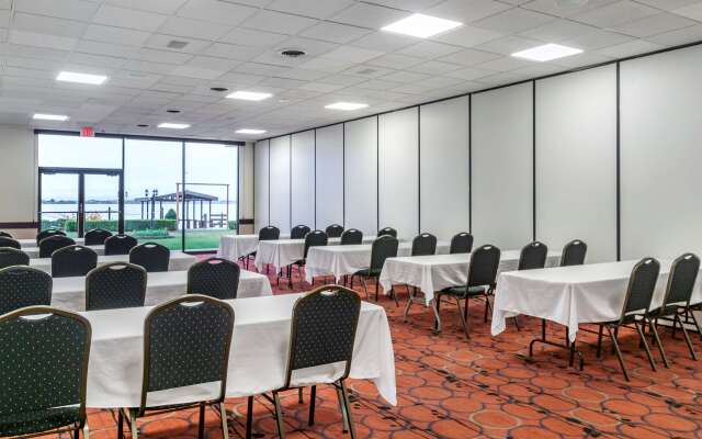 Best Western Plus Lake Front Hotel