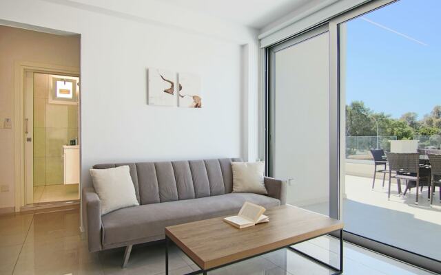 Phaedrus Living: Seaside Deluxe Flat Harbour 112