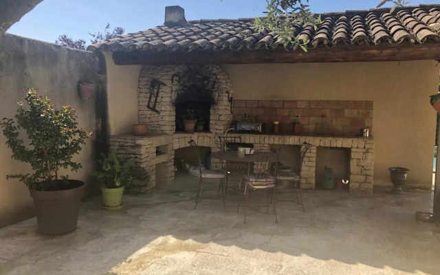 Villa dans le LUBERON à 2 km de LOURMARIN