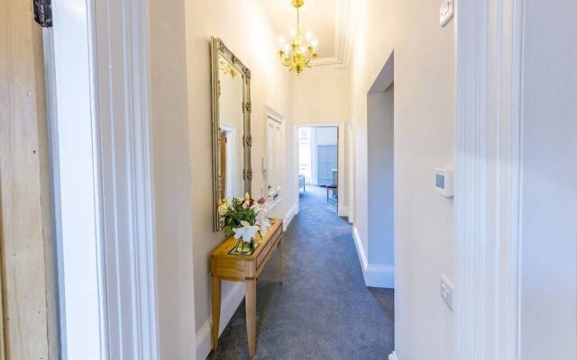 Wonderful Luxury West End Apartment