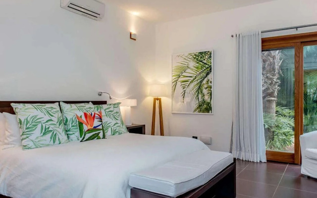 Sunny Vacation Villa 80