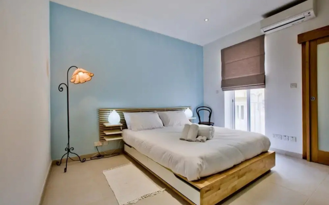 Stunning Sliema 2 Bed Apt Meters Away From Beach
