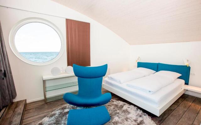 KYST 5410 Floating Home 2