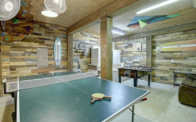 Spacious & Pet Friendly + Game Room Sleeps 10