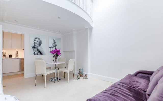 Distinctive apartment for 3 with mezz