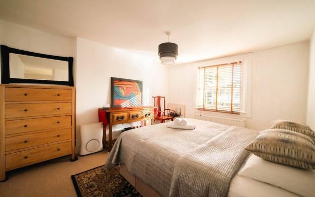 Stylish 2 Bedroom Flat in Camden Town