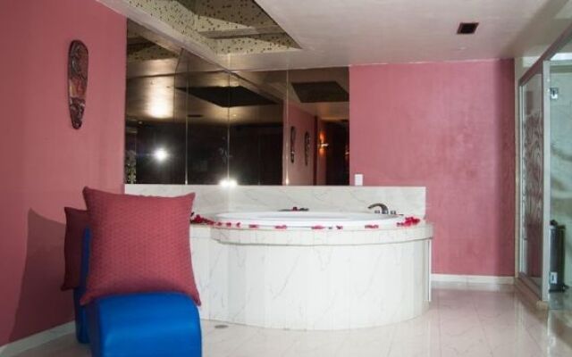 Hotel Aladdin Caracas - Couples Only