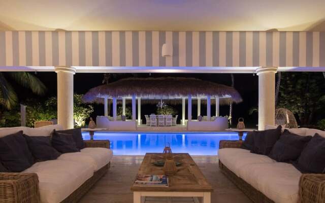 7 Bedrooms Luxury Colonial Villa Complete New 2017