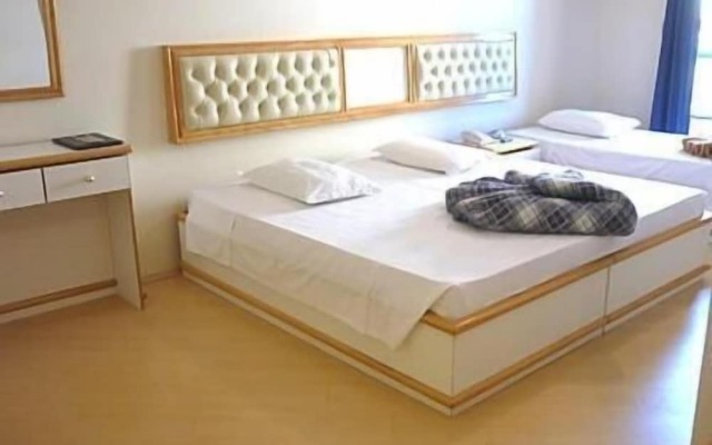 Rovi Plaza Hotel