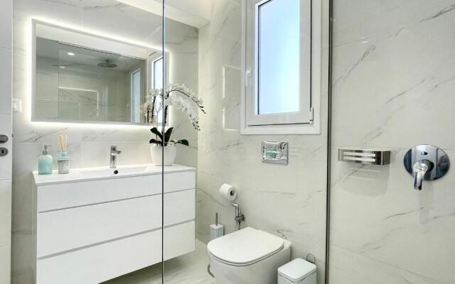 White House Kokas Luxury Apartments