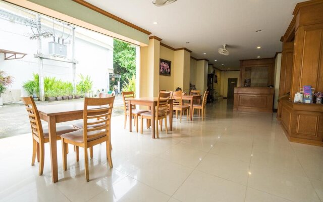 Pranang Flora House