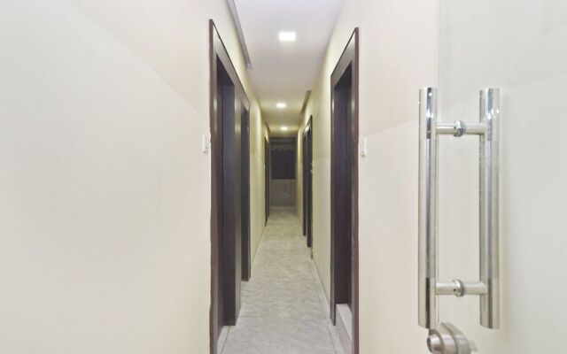 Spot On 29030 Hotel Royal Front