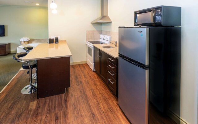 Days Inn & Suites Whitecourt