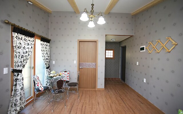 Yeongwol Hanbando River Pension