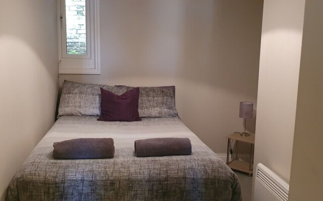 Quiet 2 Bedroom Apartment
