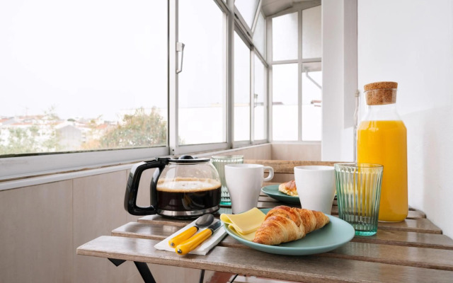 ! Luminous 2BR Top Floor ! Praça da República