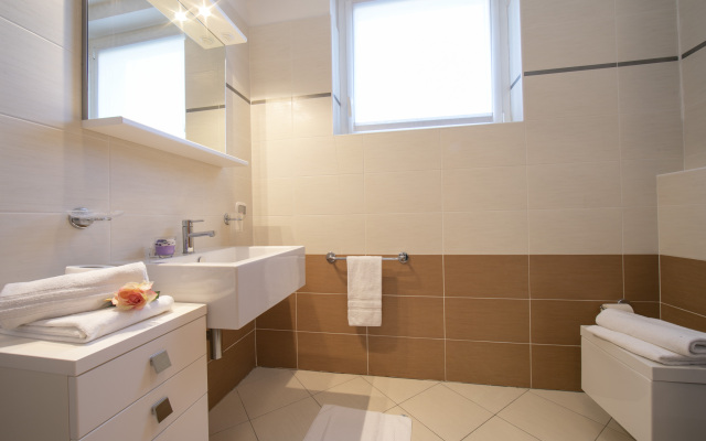 Vista di Maccagno Fantastico Pool