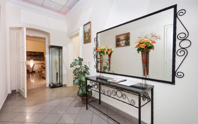 Opera Apartments