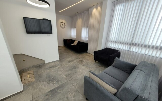 YalaRent Promenade amazing 3BR apt
