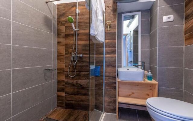Spacious Deluxe Room - Hotel Rose