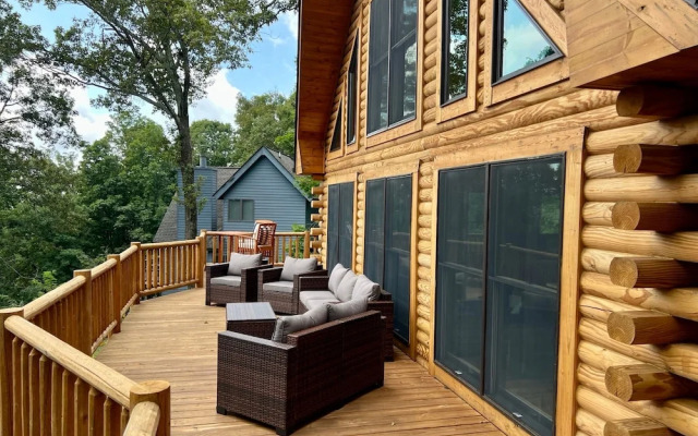 Wintergreen Chesnut Hot-tub Arcade Fireplace