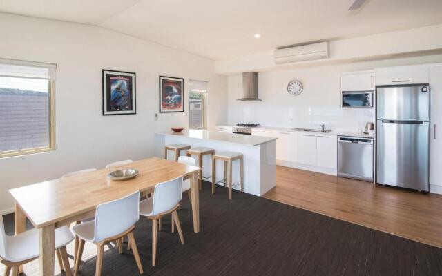 Canal Rocks Beachfront Apartments