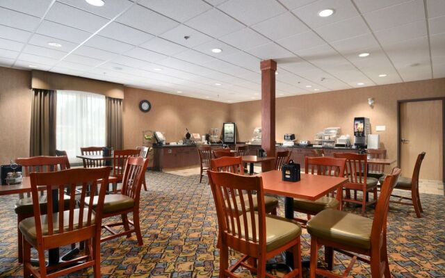 Days Inn & Suites Strathmore