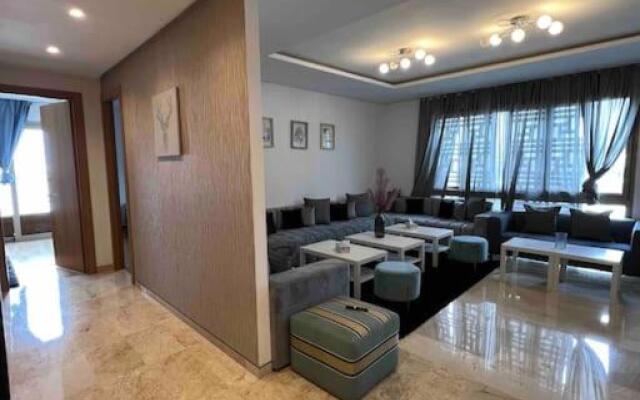 Beautiful 2beds apartment with swim pool in marina