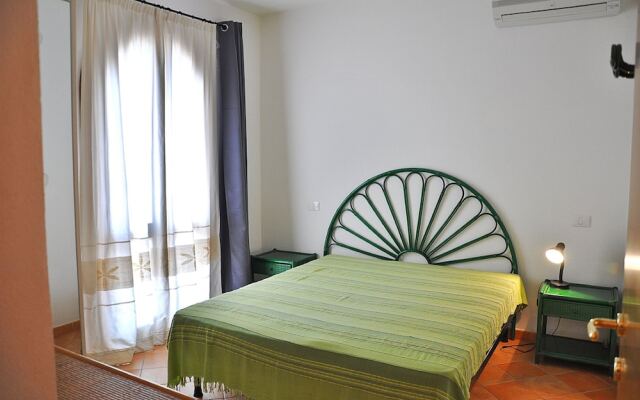 Apartment Sleeps 6 Baia Santa Reparata