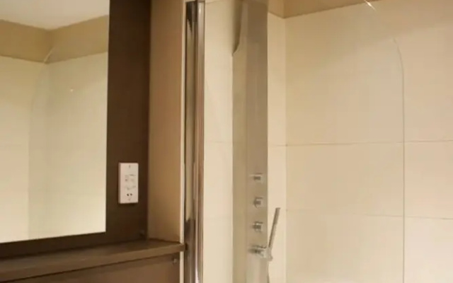 Super Central City Apartment - 1 Bedroom, Sleeps 4
