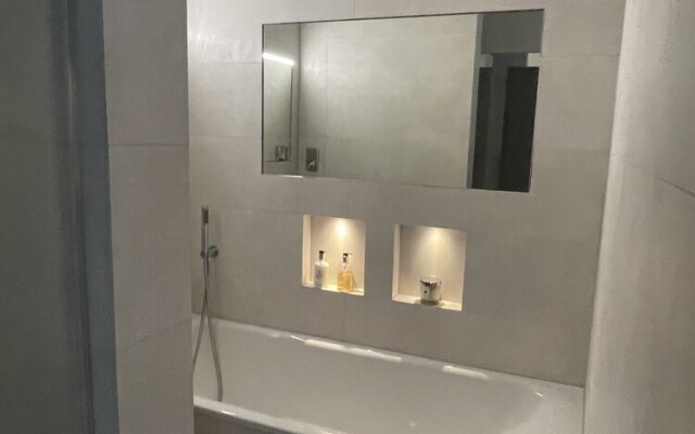 Stylish London 1 Bed Apartment, Central & Calm