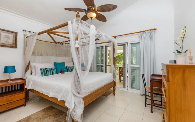 5-star villa near Playa Blanca Beach