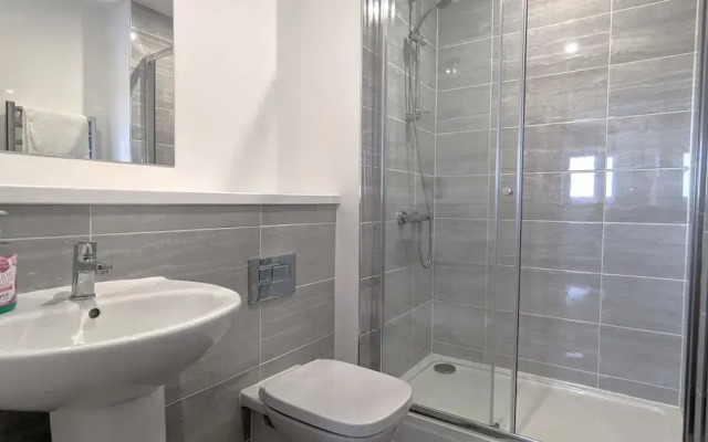Modern 1 Bed Apt - 15 Mins to Solihull Centre