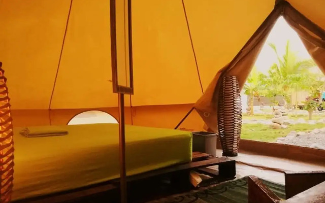 El Zoo Hostel & Pool