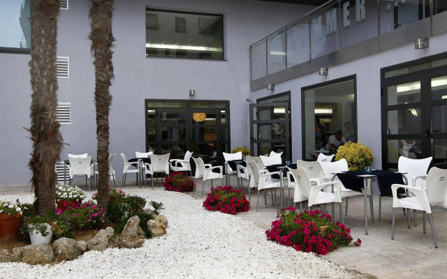 Summer Hotel