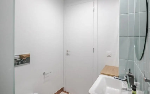 Stylish Studio Apartment - 8F House