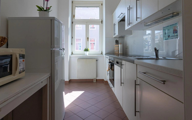 Yeshello Elegant Apartment near Central Vienna