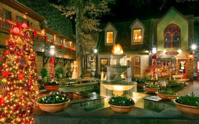 Creekside Hideaway by RedAwning