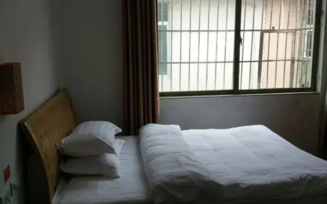 Hechi Chengdong Business Hotel